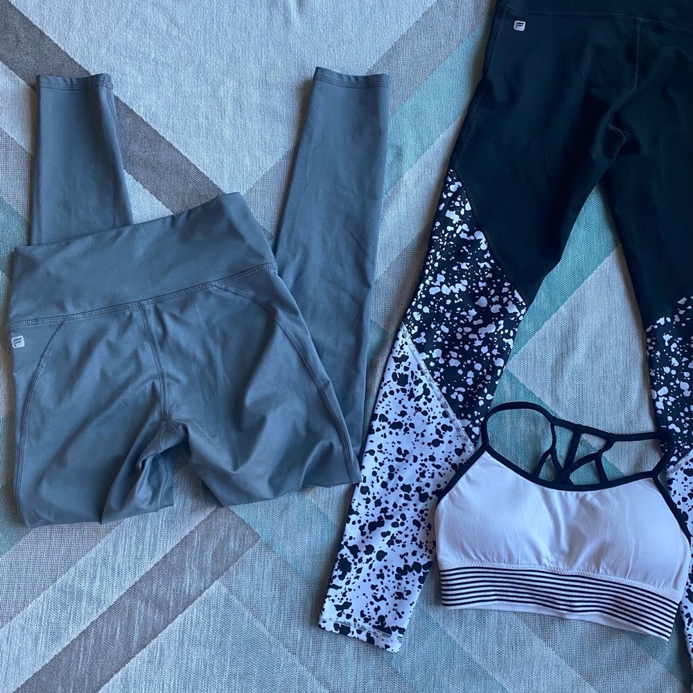 2 Fabletics leggings with 1 bra